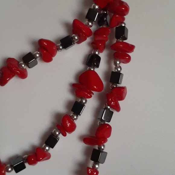 Vintage Hematite & Natural Red Coral Necklace NWOT - Picture 3 of 4